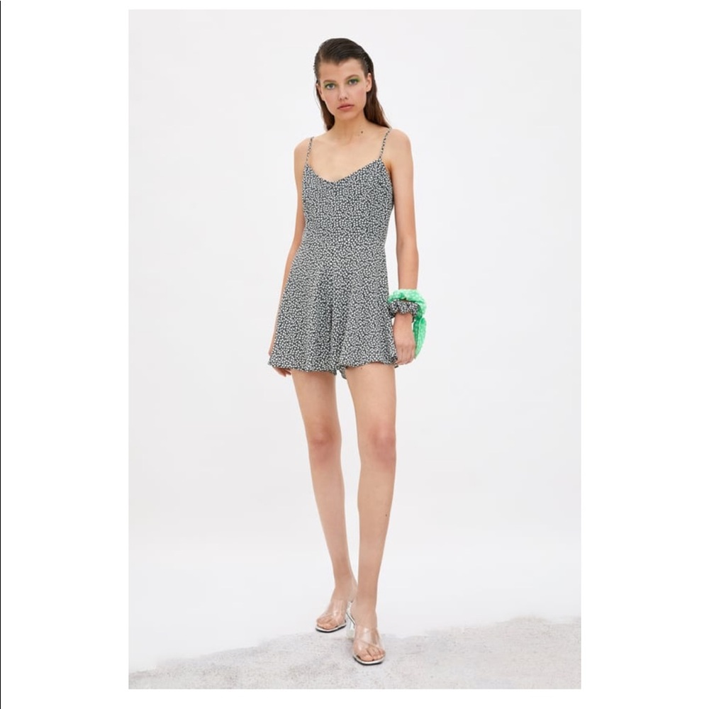 ZARA SHORT FLORAL JUMPSUIT W MATCHING HAIR TIE